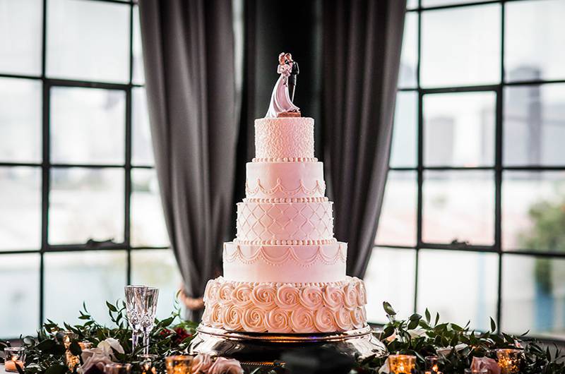 Kathryn Leona And Justin Stewart Cox Wedding Cake