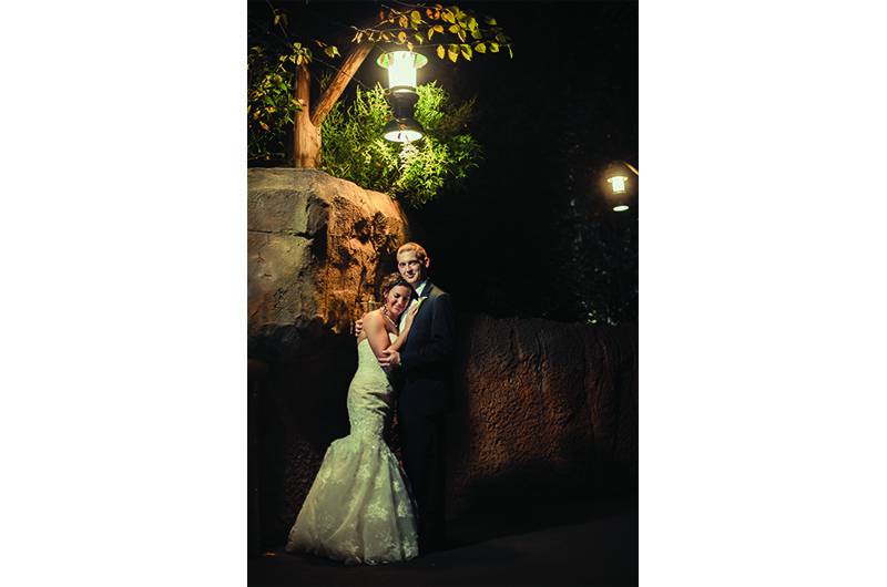 Memphis Zoo wedding couple under lantern