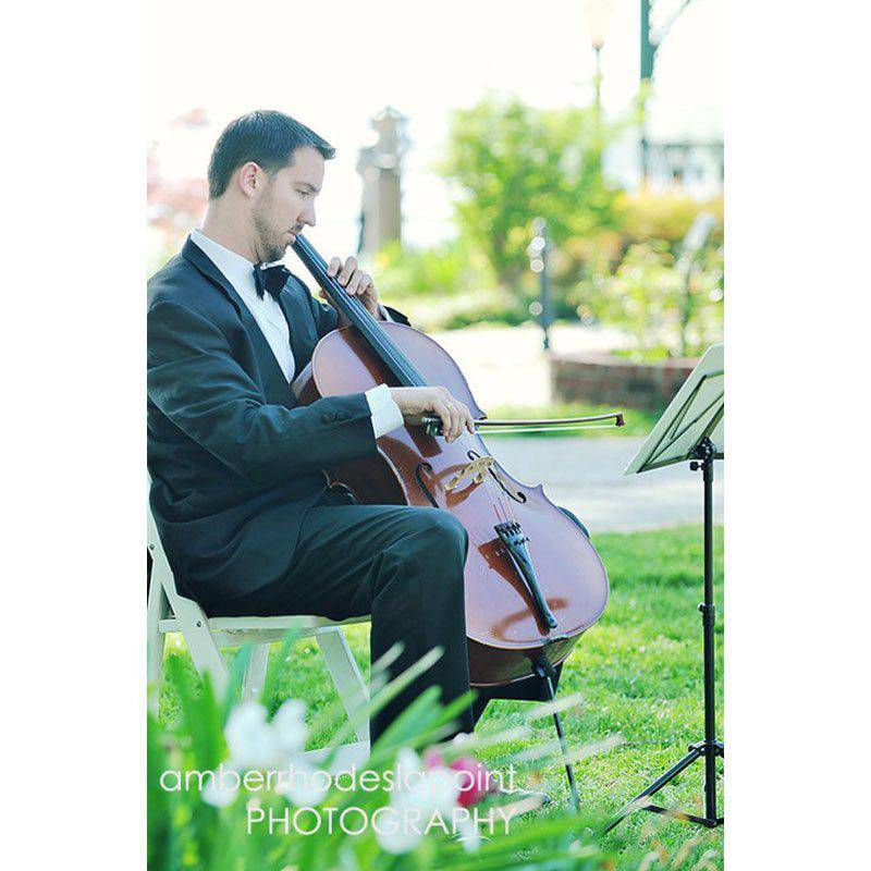 Simply Strings musicians Cellist