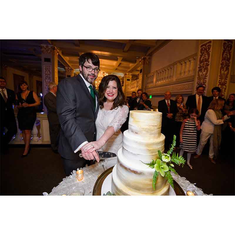 Real Wedding Rebecca Burks Hunter Coleman Cake Cutting