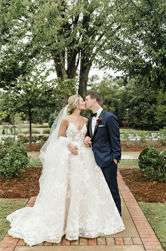 Sadie Batson And Eric Storey Real Wedding Couple Kiss