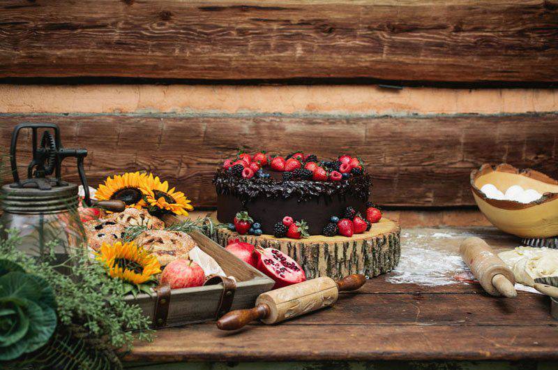 Karen Donatelli Cake chocolate cake with berries 