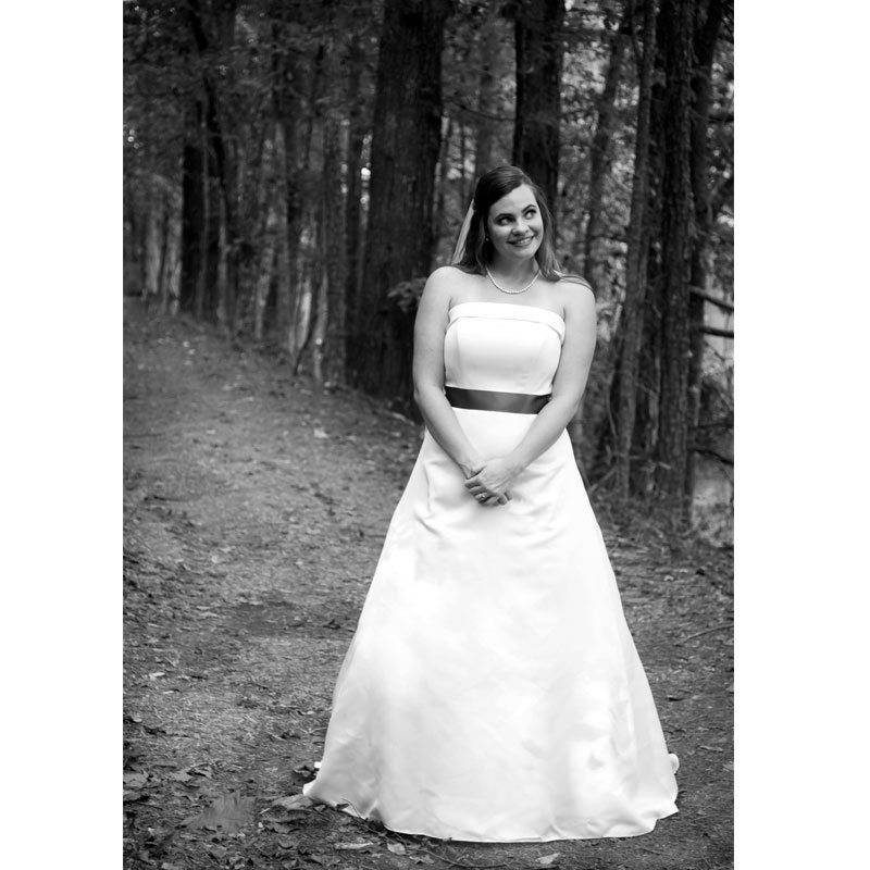 Taylor Wright Photography Grayscale bride