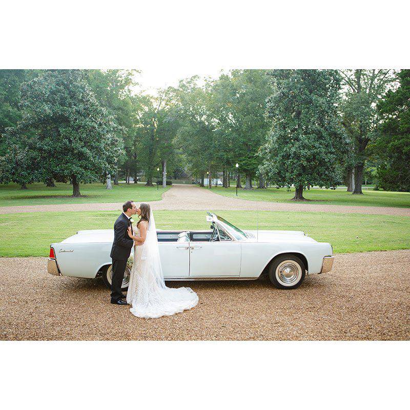 byant_&_chiuppi-couple_kissing_beside_car