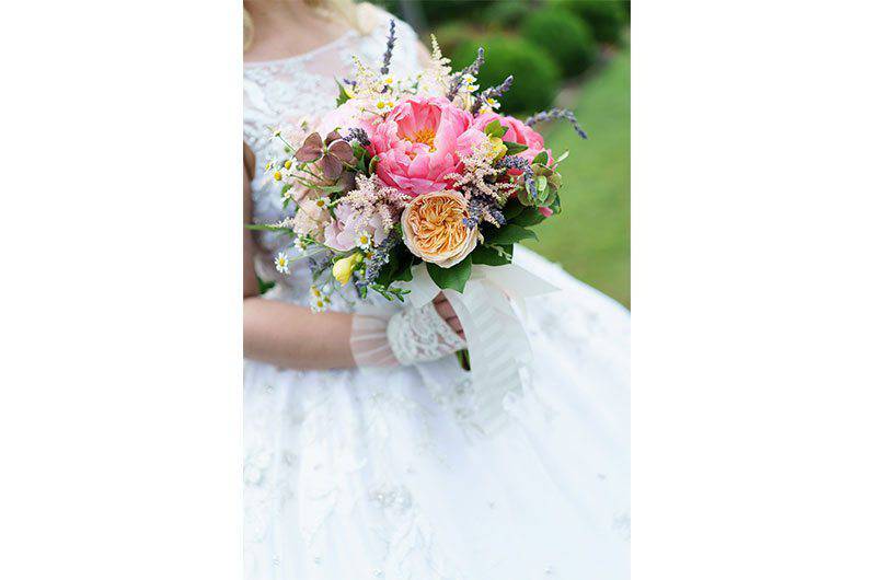 Tanarah Luxe Floral pink peonies bouquet
