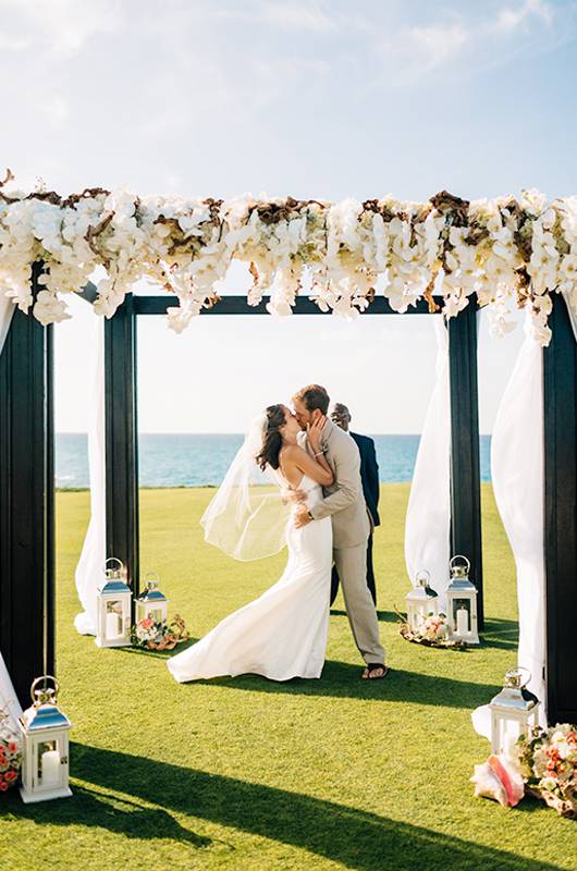 Courtney Hannan & Matthew Woltz Sandals Resort The Kiss I Do 