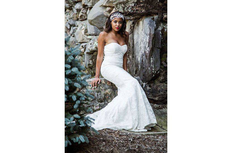 Michael Allen Photography Bride Sitting on rocks